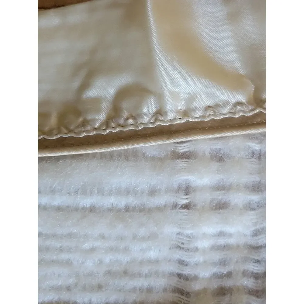 Vintage Light Yellow Blanket Soft‎ Woven Throw Bedspread Farmhouse Deco 86 x 75